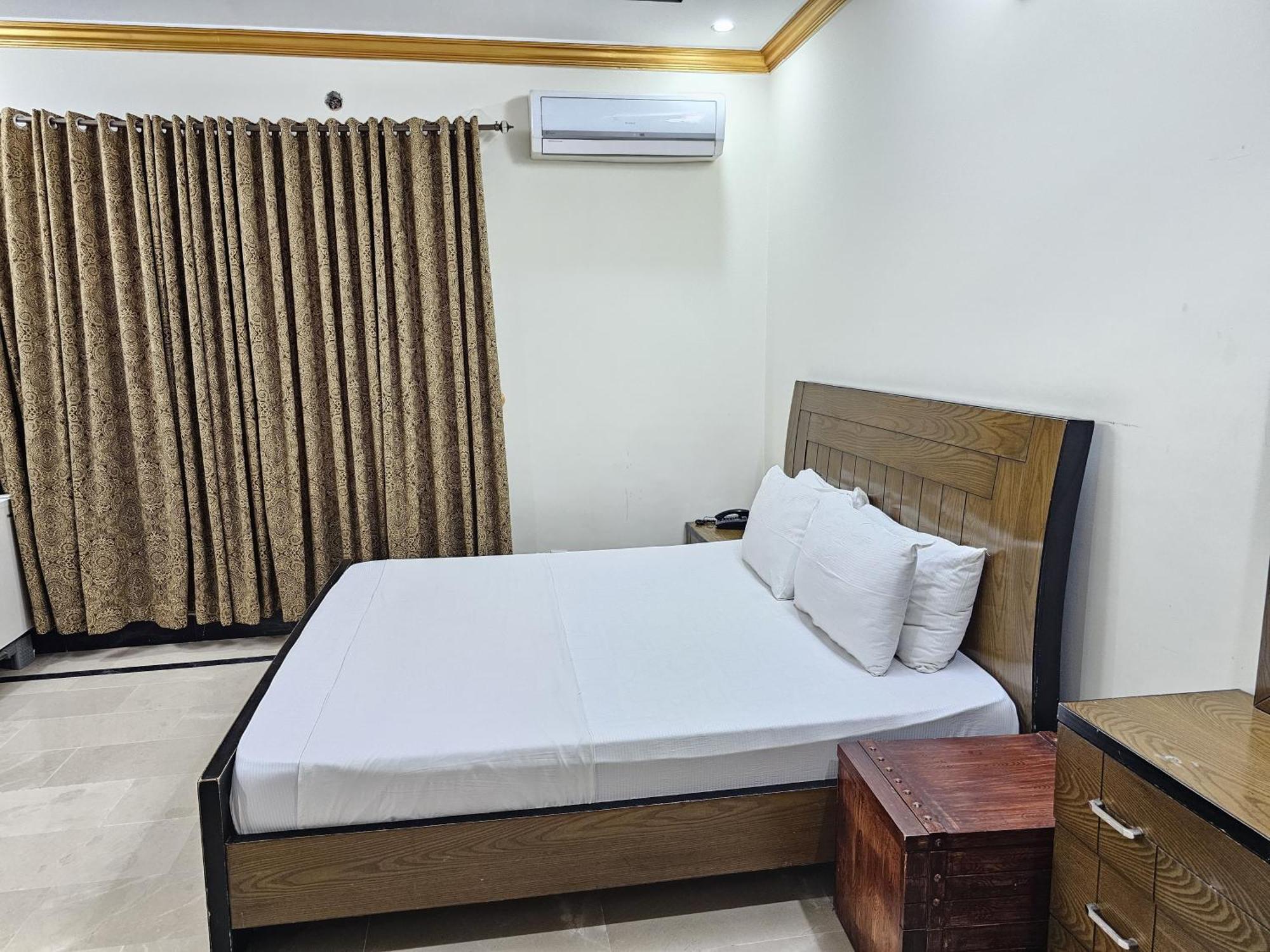 Butt Lodges 2 Islamabad Bagian luar foto