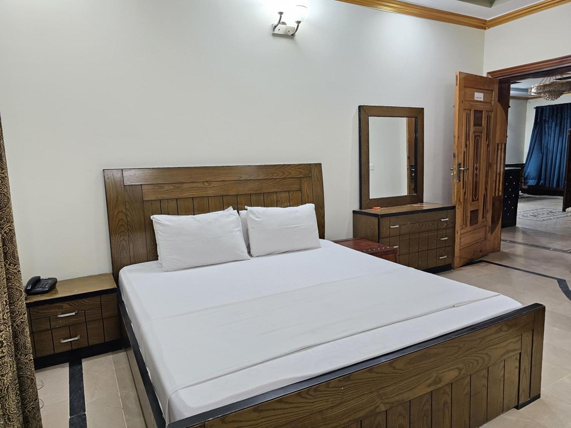 Butt Lodges 2 Islamabad Bagian luar foto