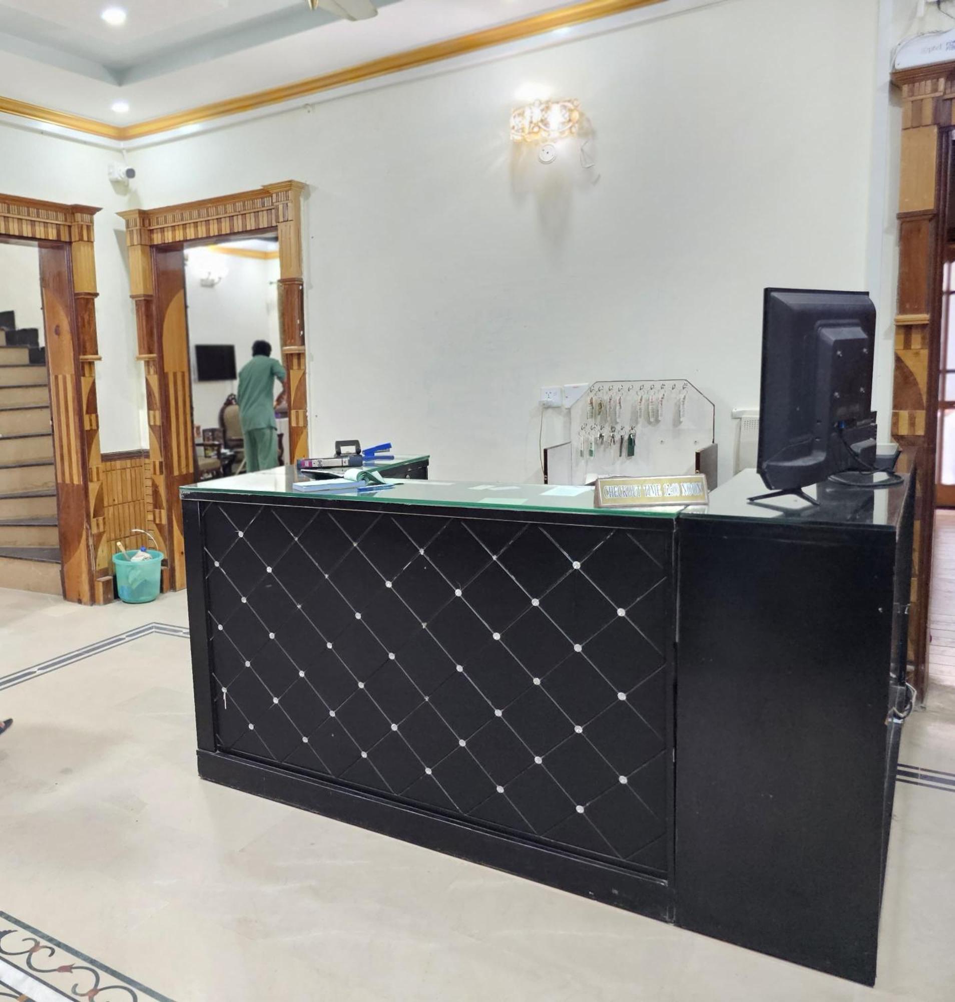 Butt Lodges 2 Islamabad Bagian luar foto